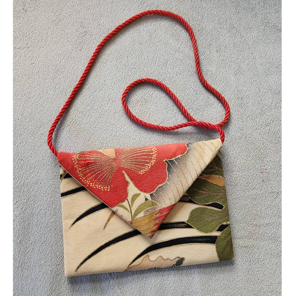 Boutique Handbags - Vintage Envelope Bag - Posh LIVE Item